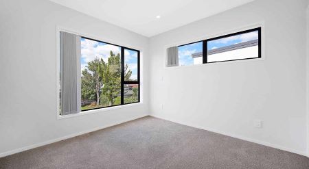 Secure and spacious townhouse - Photo 2