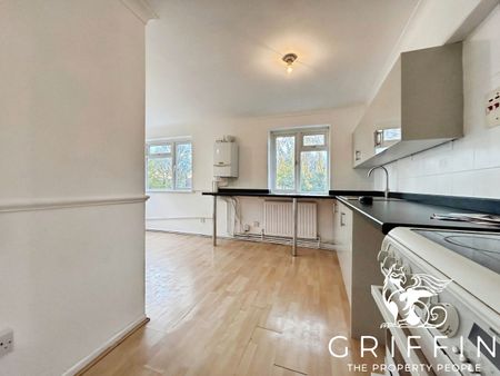 Danacre, Laindon, Basildon, SS15 - Photo 4