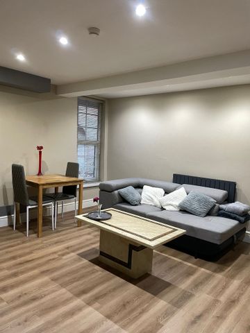 Apartmenr 3 Rock House, Old Hill, Tettenhall, Wolverhampton, WV6 - Photo 3