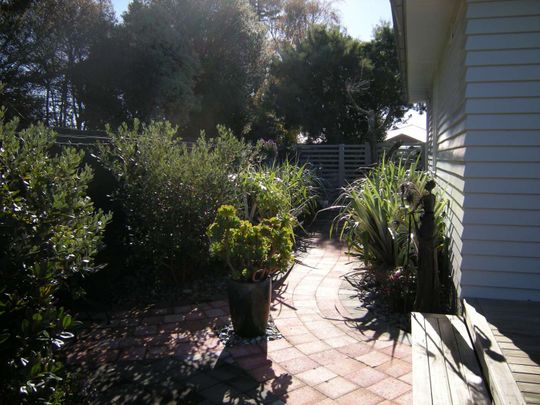 Charming Cottage in the Heart of Lincoln - Photo 1