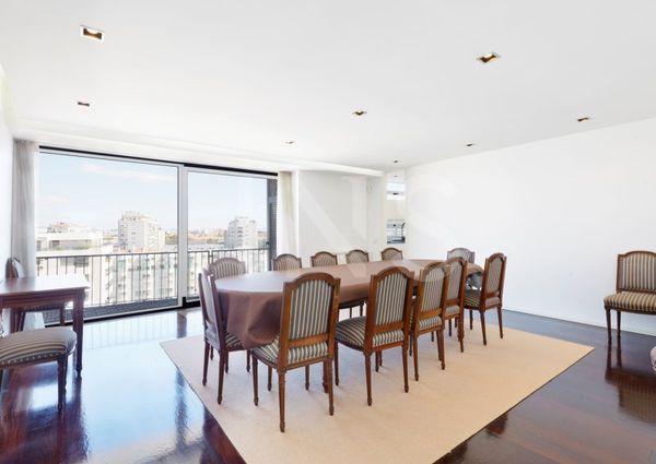 Apartamento T5 em Lisboa