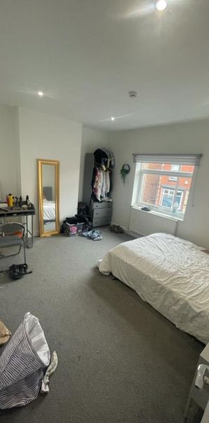 82 Leopold Street - Modern 4 Bed 2 BathLoughborough - Photo 1