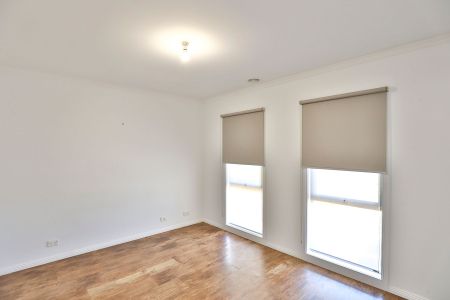Charming 3-Bedroom, 2-Bathroom Townhouse - Photo 5
