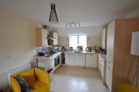 2 bedroom maisonette to rent - Photo 4