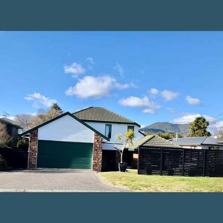 Stunning Fully Furnished Home Near Lake Taupō - Photo 3