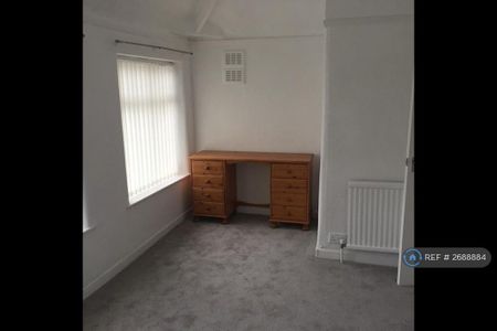 2 bedroom semi-detached house to rent - Photo 5
