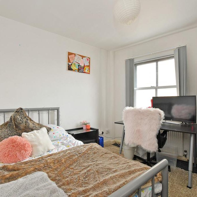 4 bedroom flat to rent - Photo 1