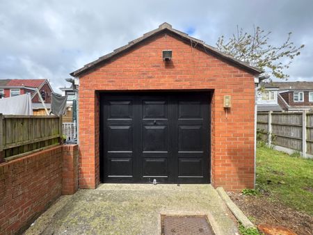 3 Bedroom Semi-Detached House - Photo 5