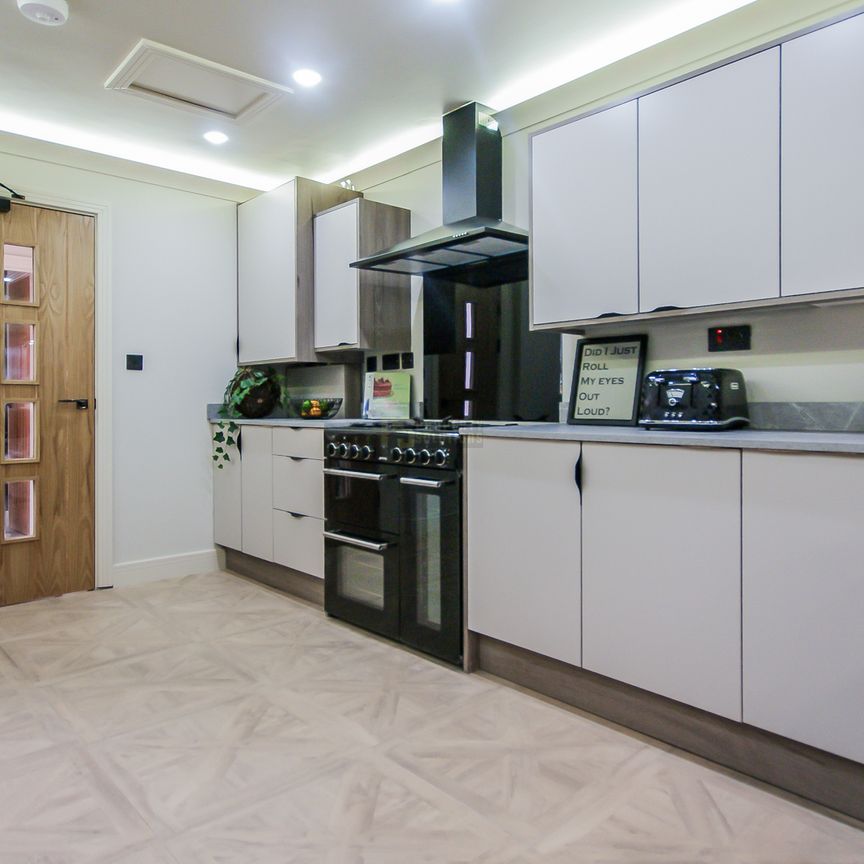 Flat 2, 258 Tiverton Road - Photo 1