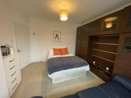 1 bedroom in a house share to rent - Photo 4