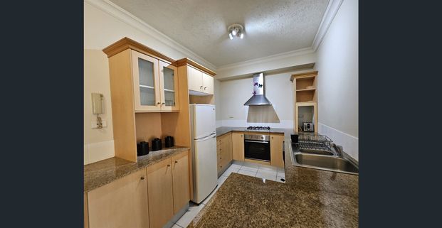 1731/2-10 Greenslopes Street, Cairns North, Qld 4870 - Photo 1