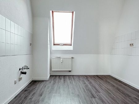 ERSTBEZUG! 4-Raum-Dachgeschosswohnung mit Ausblick - Photo 2