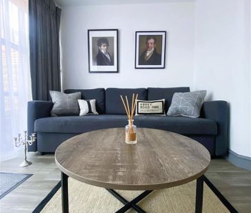 9 bedroom house to rent - Photo 1