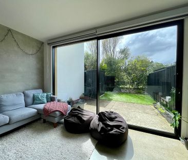 Charming 3BR Townhouse in Petone - Photo 3