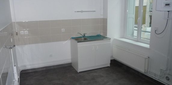 Location Appartement 3 pièces 80m² ST ETIENNE 42100 - Photo 2