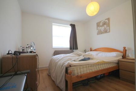 1 Bed Flat, Moriatry Close, N7 - Photo 2