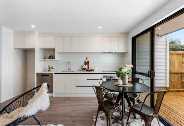 Modern living in Mt Wellington - Photo 1