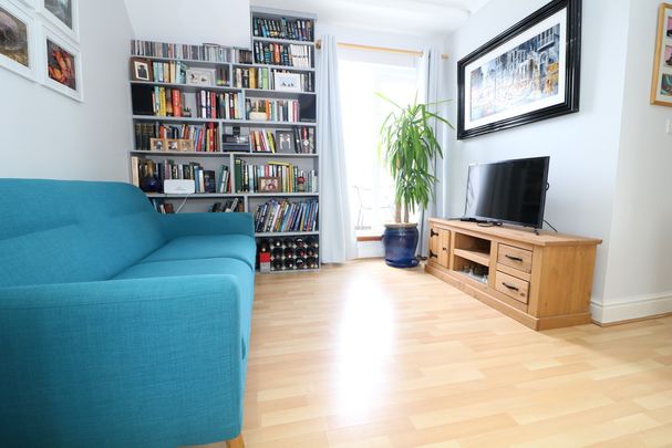 Lyons Court, Dorking, RH4 - Photo 1