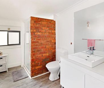 8 Dow Street, South Melbourne VIC 3205 - House For Rent | Domain - Photo 3