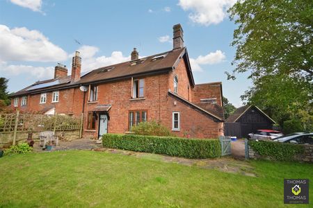 Two Mile Lane, Highnam - Photo 5