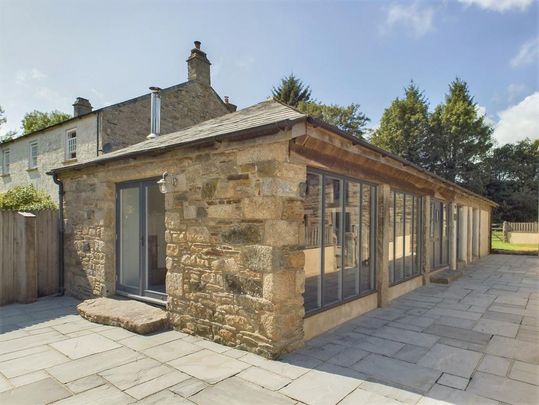 2 bedroom barn conversion to rent - Photo 1