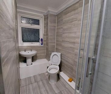 Room in a Shared House, Shipman Road, E16 - Photo 6