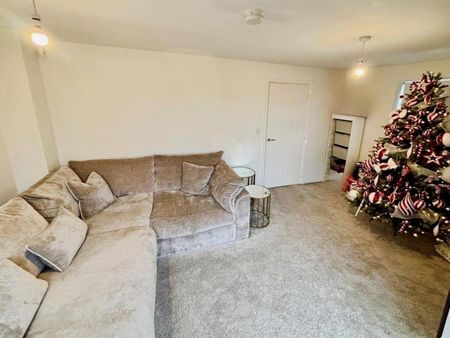 3 bedroom House To Let - Photo 2