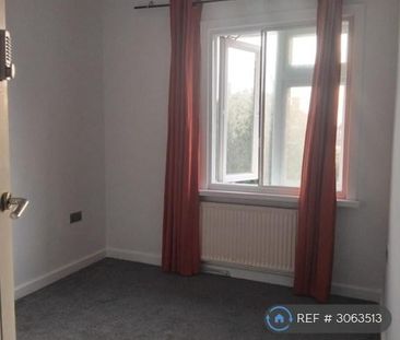 6 bedroom semi-detached house to rent - Photo 3