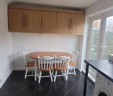 3 bedroom terraced house to rent - Photo 2