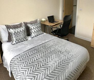 1 bedroom in a flat share to rent - Photo 5