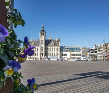 Top gelegen 2-slaapkamer appartement op de Grote Markt van Sint-Nik... - Foto 3