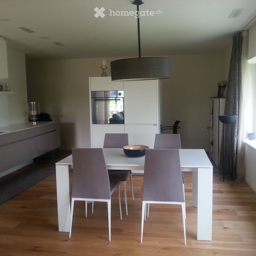 befristete Möblierte 2.5-Zimmer-Wohnung mit Balkon in Jona - Foto 1