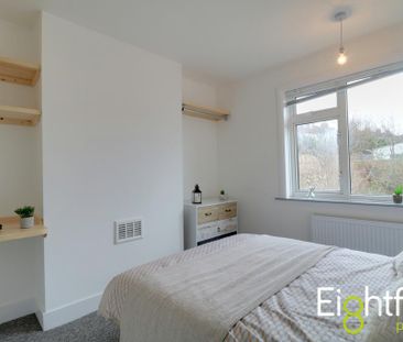 5 bedroom end of terrace house to rent - Photo 3