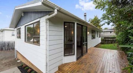 Tidy Three Bedroom Home in Popular Forest Lake - Photo 4