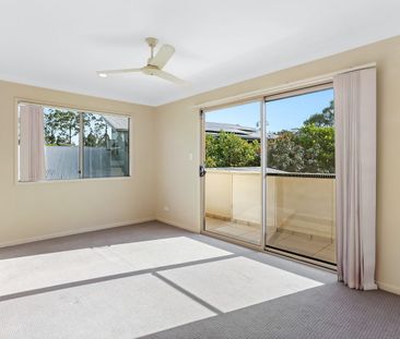 Spacious 4-Bedroom Family Home with Private Balcony in Coomera - Photo 6