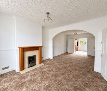 3 Bed Semi-Detached House, Gresham Road, TW3 - Photo 2