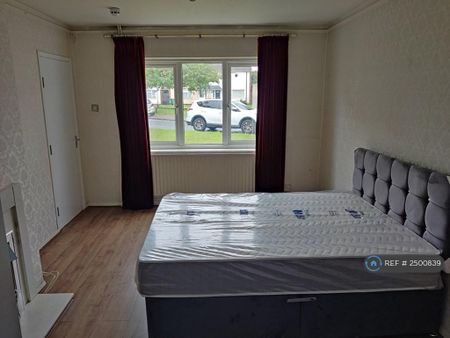 1 bedroom in a house share to rent - Photo 3