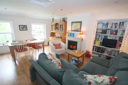 3 bedroom flat to rent - Photo 2