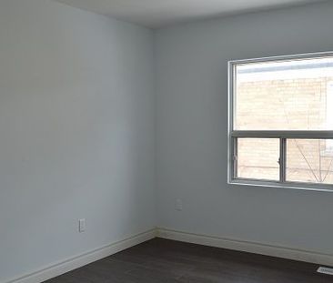 For Lease - 3 Strode Drive Unit# Main upper, Toronto, Ontario - Photo 4