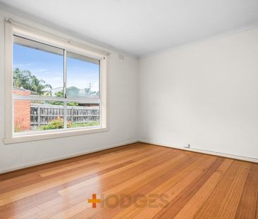 SPACIOUS | TWO BEDROOM | QUIET BLOCK - Photo 3