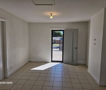 2 Bedroom Property - Close to All Amenities- Water, Electricity & L... - Photo 3