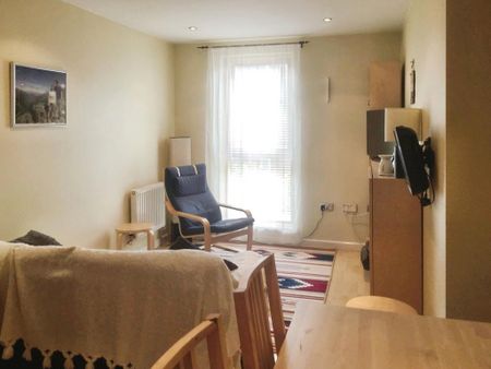 1 bedroom flat to rent - Photo 2
