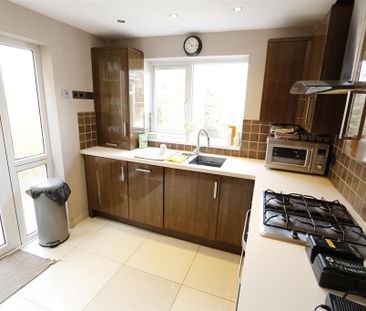 3 bedroom semi-detached house to rent - Photo 5
