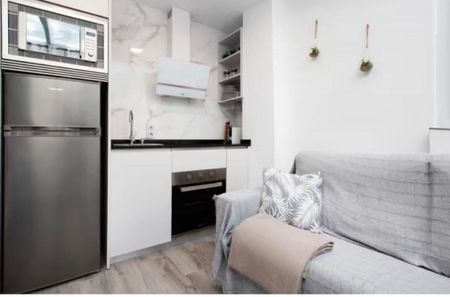 Apartamento de alquiler en Antonio Machado, Puerto Marina - Photo 2