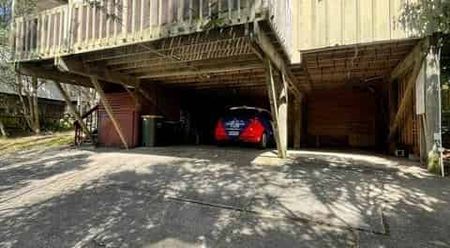 Three bedroom home in private location - Photo 3