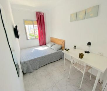 Barriada la Palmilla, Sevilla, Andalusia 41009 - Photo 2