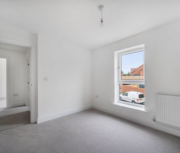 3 bedroom semi-detached house to rent - Photo 4