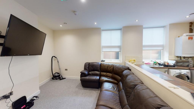 5 bedroom flat to rent - Photo 1