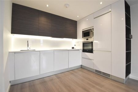 Well presented 2 bedroom apartment for rent in Cambridge at this prestigious development with daily porterage service & Gym. Local amenities close by. Walking distance to Addenbrookes Hospital, Railway Station & City centre. Allocated Parking. Unfurnished. - Photo 4