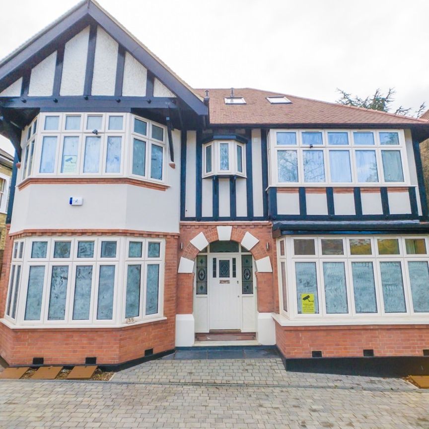 2 Bed Flat, London, N12 - Photo 1